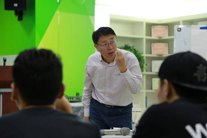 xx老师在授课